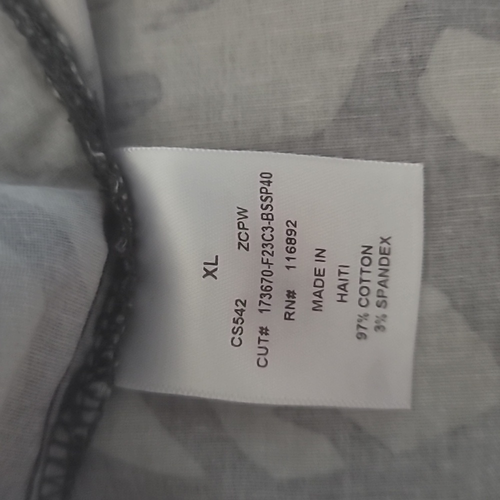 Butter-Soft Stretch Camo Print Scrub Top - Picture 3 of 5